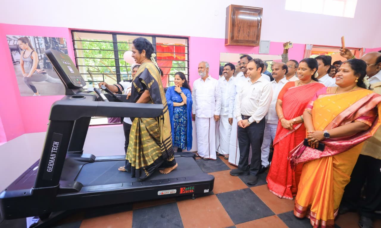 ரூ.25 லட்சம் செலவில் கட்டப்பட்டுள்ள மகளிர் உடற்பயிற்சிக் கூடத்தினை அமைச்சர் சேகர்பாபு நேற்று திறந்து வைத்தார்