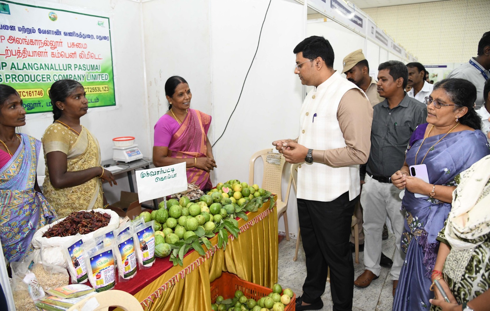 இரண்டாம் நாளாக நடந்த ‘இயற்கை பஜார்’ விற்பனை கண்காட்சி