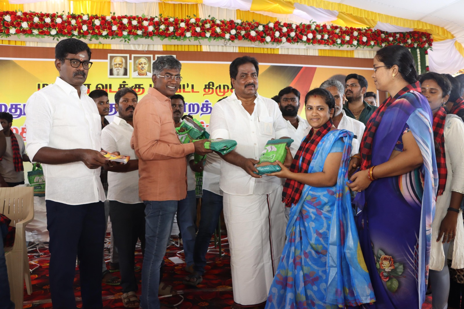 திமுக நிர்வாகிகளுக்கு நலத்திட்ட உதவி