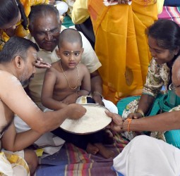 கோவை சித்தாபுதூர் ஐயப்பன் கோவிலில் நேற்று வித்யாரம்பம்