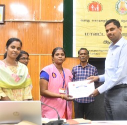 ஆரம்ப சுகாதார மருத்துவ அலுவலர்கள் மற்றும் பெண் சுகாதார தன்னார்வலர்களுக்கு புத்தகம்