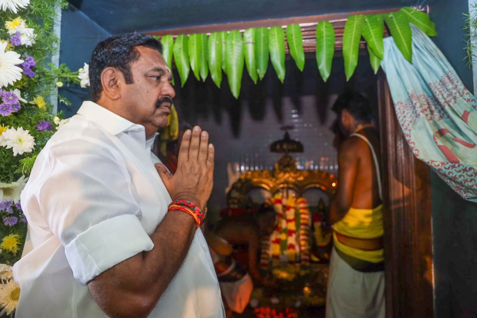 அதிமுக பொதுச்செயலாளர் பழனிசாமி சுவாமி தரிசனம்