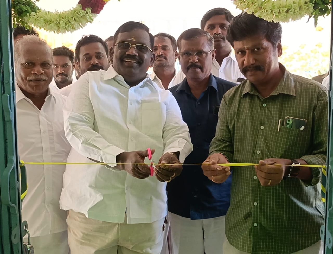 நிலக்கோட்டை அருகே உச்சணம்பட்டியில்,ரூபாய் 32 இலட்சம் மதிப்பிலான புதிய ஊராட்சி மன்ற கட்டிடம் திறந்துவைக்கப்பட்டது.