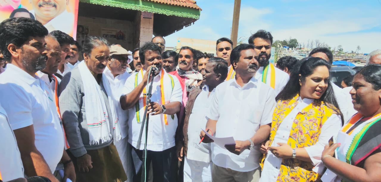 தேர்தல் ஆணையத்தையும் கண்டித்து காங்கிரஸ் கையெழுத்து இயக்க பிரச்சாரம்