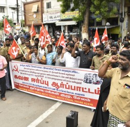 தூய்மைப் பணியாளர்கள், தீபாவளிக்கு 20 சதவீத போனஸ் வழங்க வலியுறுத்தி சேலத்தில் நேற்று ஆர்ப்பாட்டம்