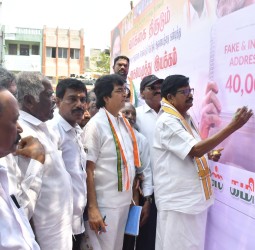 கையெழுத்து இயக்கத்தை முன்னாள் தலைவர் கே.எஸ்.அழகிரி தொடங்கி வைத்தார்