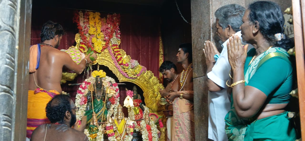 செய்யாறு -பைங்கினர் அருள்மிகு ஸ்ரீ ஆதிபராசக்தி கோயில்- ஸ்ரீ சுப்பிரமணியர் சன்னதியில் சிறப்பு அபிஷேகம்: