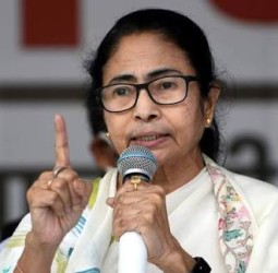 பாதிக்கப்பட்ட மாணவியை குறை சொல்வதா? - மம்தா பானர்ஜியின் கருத்துக்கு பாஜக கடும் கண்டனம்