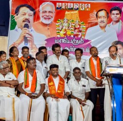 திருக்கோயில் நிலங்கள் வணிக வளாகங்களாக மாற்றப்பட்டுவதை கண்டித்து பாஜகவினர் நேற்று ஆர்ப்பாட்டம்