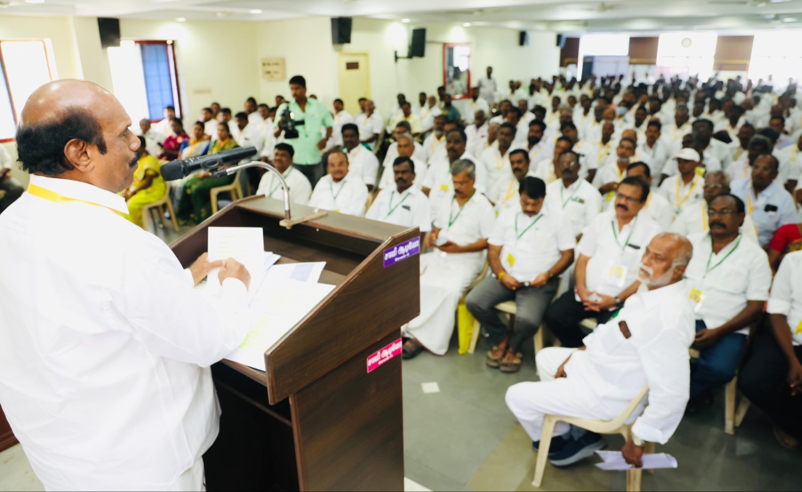 பொறுப்புக்குழு உறுப்பினர்கள் ஆய்வுக்கூட்டத்தில் அமைச்சர் எ.வ.வேலு, ஆய்வு