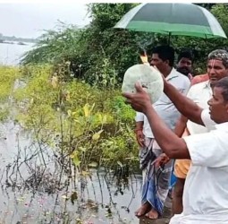 தொடா் மழை காரணமாக, திருவண்ணாமலை மாவட்டத்தின் பல்வேறு ஏரிகள் நிரம்பின , கிராம மக்கள் பூஜை