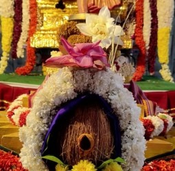 உக்கல் அருள்மிகு மடாவளம் ஸ்ரீ காமாட்சி அம்பாள் கோயிலில் அம்பாள் ஸ்ரீ சரஸ்வதி அலங்காரத்தில் சுவாமி திருவீதி உலா: