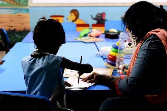 பெற்றோர்களின் கனிவான கவனத்திற்கு...