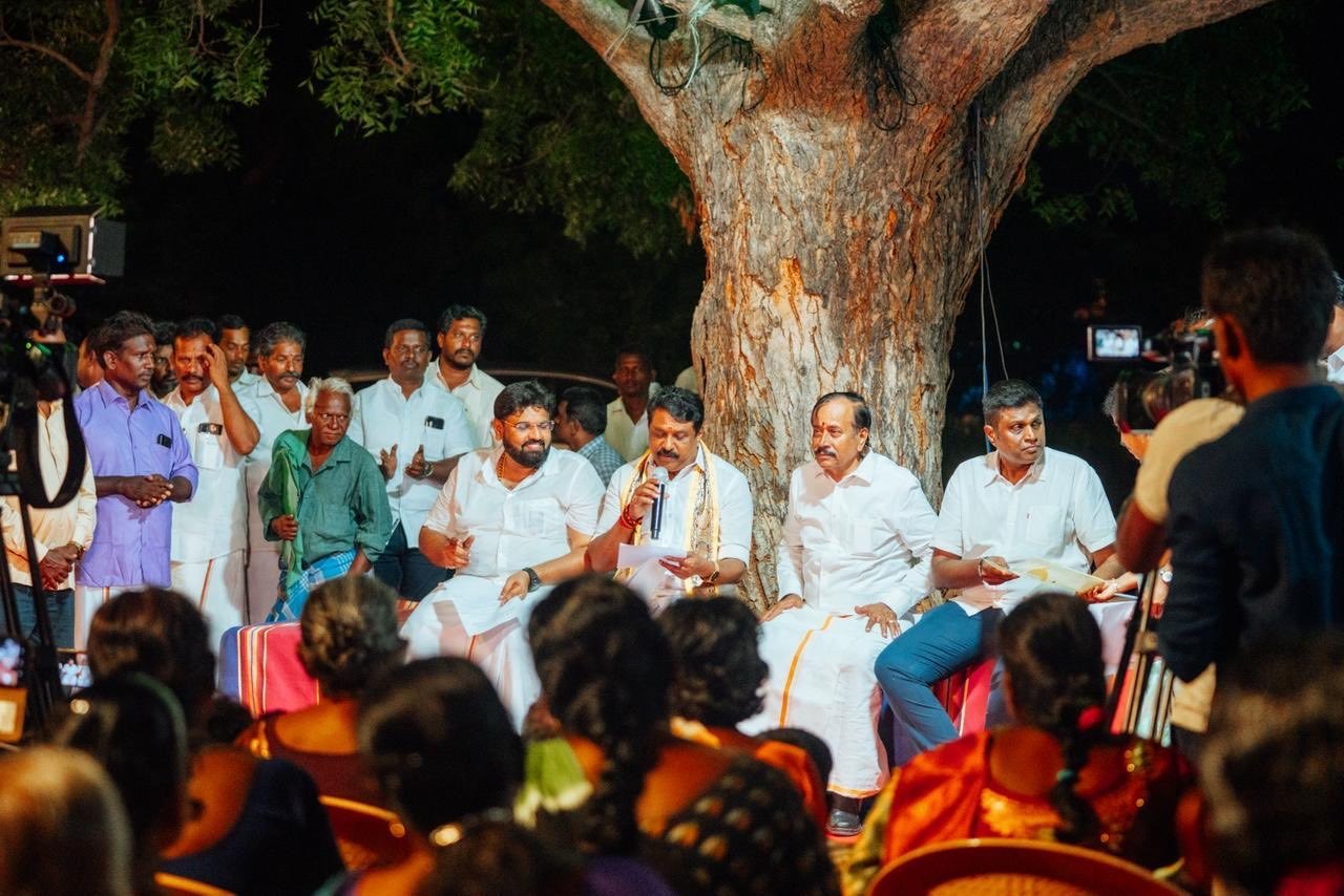 காரைக்குடி, சங்கராபுரத்தில் நெசவாளர் காலனியில் பாஜ சார்பில் நடந்த , கிராமசபைக் கூட்டம்