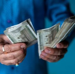 யாரோ..செலவு செய்ய