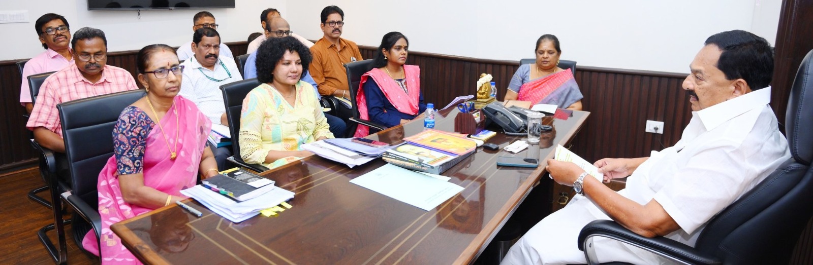 அமைச்சர் காந்தி தலைமையில்நேற்று ஆலோசனை கூட்டம்