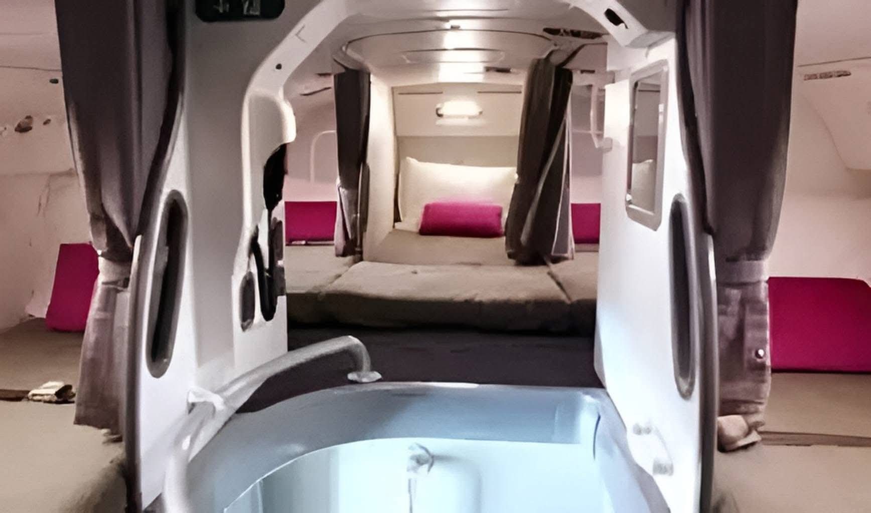 *விமானங்களில் பயணிகளுக்கு தெரியாமல் அமைந்திருக்கும் ரகசிய அறை...*