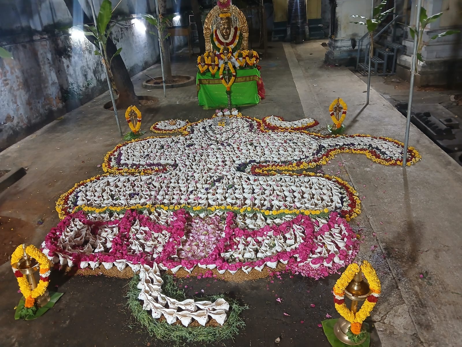 குகநாதீஸ்வரர் கோயிலில் நேற்று 1,008 சங்காபிஷேகம்