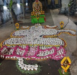 குகநாதீஸ்வரர் கோயிலில் நேற்று 1,008 சங்காபிஷேகம்