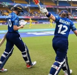 மகளிர் உலகக்கோப்பை: ஆஸ்திரேலியாவுக்கு 245 ரன்கள் இலக்கு நிர்ணயித்த இங்கிலாந்து