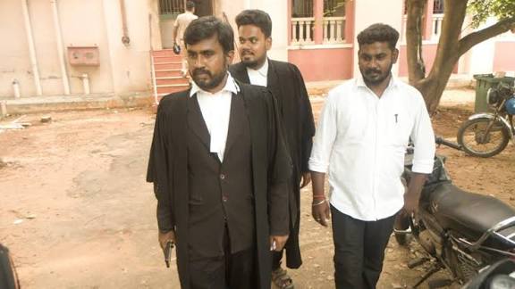 சிபிஐ எஃப்ஐஆரில் நிர்வாகிகள் பெயர்: நகல் கேட்டு நீதிமன்றத்தில் தவெக வழக்கறிஞர்கள் மனு