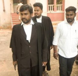 சிபிஐ எஃப்ஐஆரில் நிர்வாகிகள் பெயர்: நகல் கேட்டு நீதிமன்றத்தில் தவெக வழக்கறிஞர்கள் மனு