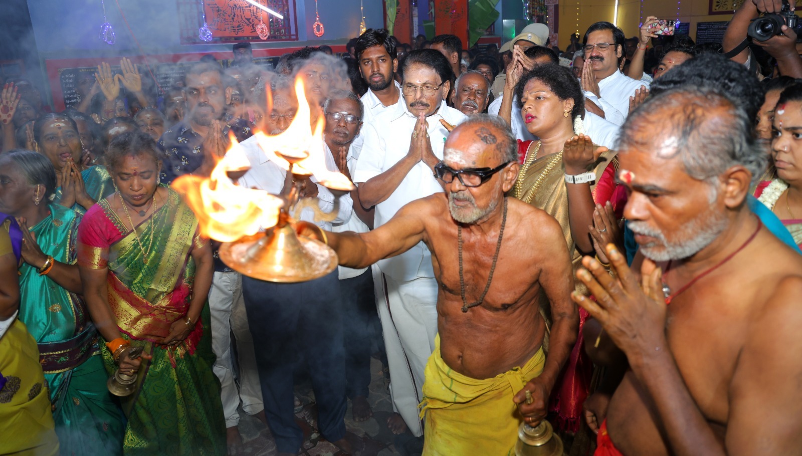 வெள்ளைக்கோட்டையில் உச்சனிமாகாளியம்மன் கோவில் முளைப்பாரி திருவிழா