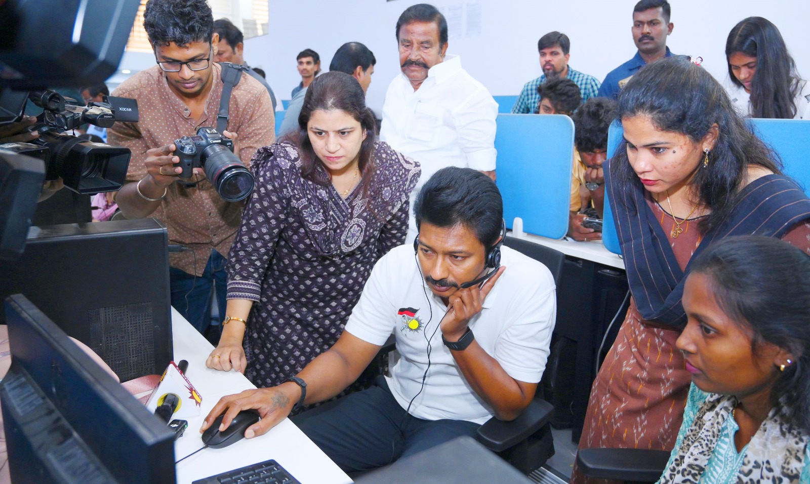 புகார்களை துணை முதல்வர் உதயநிதி நேற்று கேட்டறிந்தார்