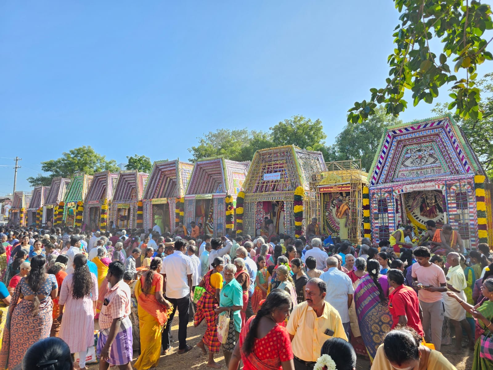 12 அம்மன் சப்பரங்கள் அணிவகுப்பு