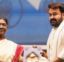 நடிகர் மோகன்லாலுக்கு பிரம்மாண்ட பாராட்டு விழா: கேரள அரசு அறிவிப்பு