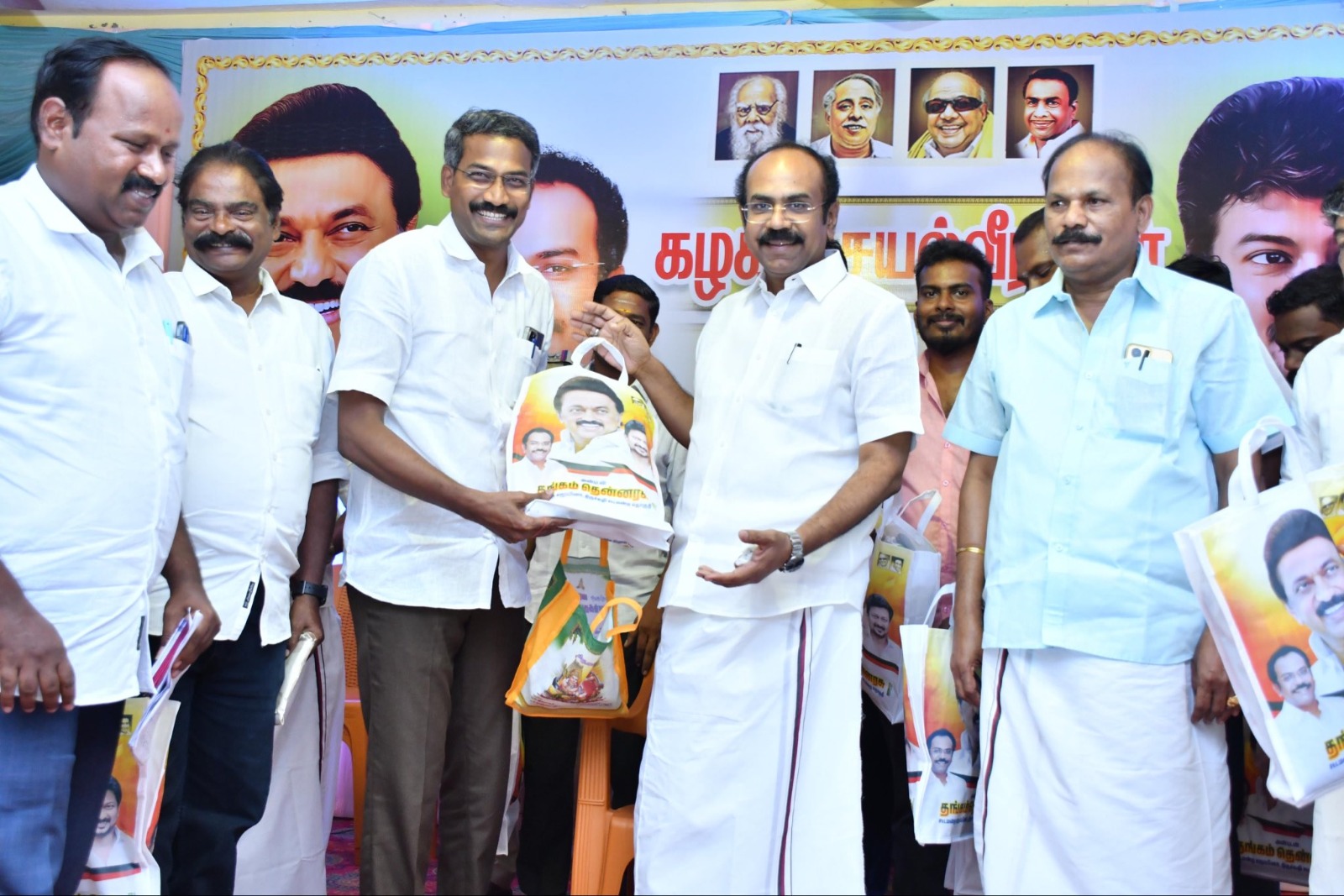 சிவகாசி தொகுதி திமுக செயல் வீரர்கள் கூட்டத்தில் நலத்திட்ட உதவி