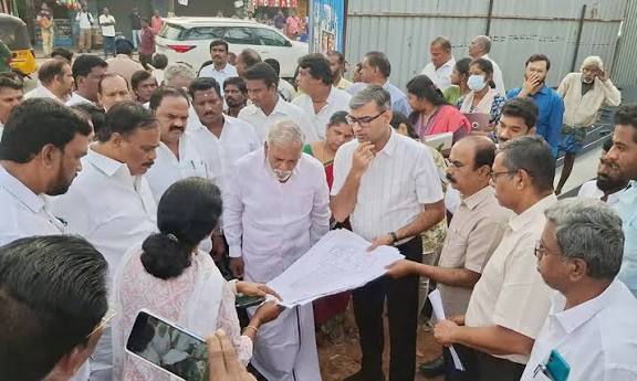 வடசென்னை கட்டுமான பணிகள்: அமைச்சர்கள் வேலு, சேகர்பாபு நேரில் பார்வையிட்டு ஆய்வு