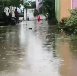 திருவள்ளூரில் 2 நாட்களாக இடைவிடாது தொடர்மழை: குடியிருப்பு பகுதிக்குள் தண்ணீர் புகுந்துள்ளதால் மக்கள் அவதி