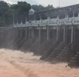 சென்னைக்கு குடிநீர் வழங்கும் புழல் ஏரி, பூண்டி நீர்த்தேக்கம் ஆகியவற்றில் உபரி நீர் திறக்கப்பட்டது