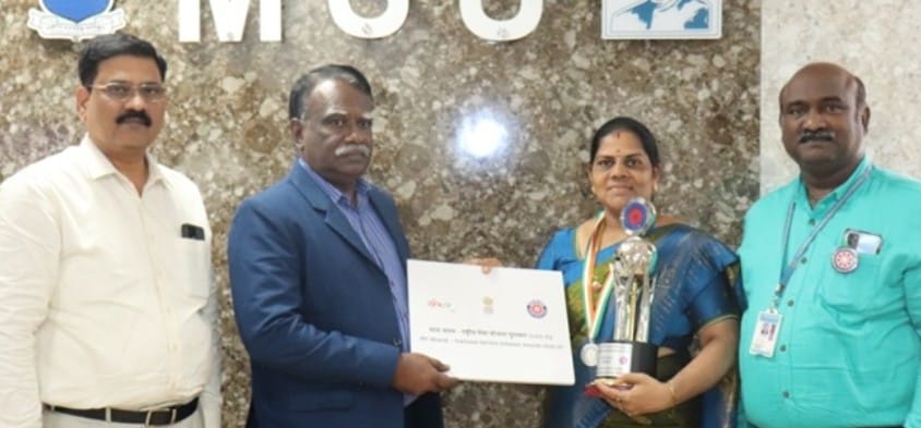 தேசிய அளவிலான சிறந்த நாட்டு நலப்பணித்திட்ட அலுவலருக்கான விருது