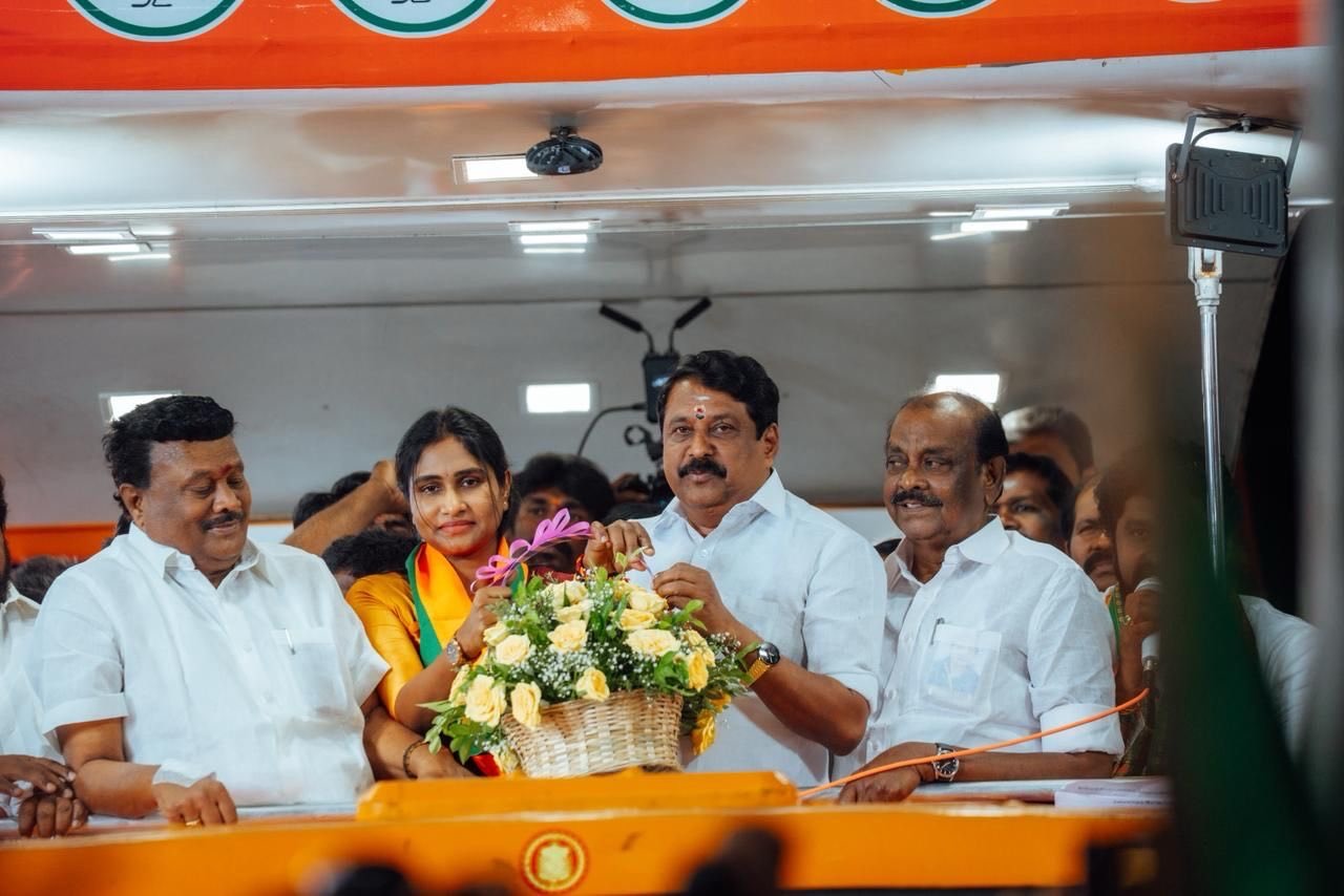 டாக்டர் கிருத்திகா, நேற்று பாஜக மாநிலத் தலைவர் நயினார் நாகேந்திரன் முன்னிலையில் பாஜகவில் சேர்ந்தார்