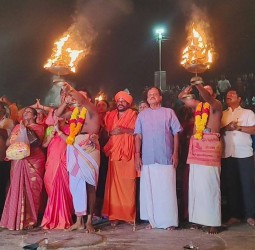 கன்னியாகுமரி முக்கடல் சங்கமத்தில் மகா சமுத்திர தீர்த்த ஆரத்தி