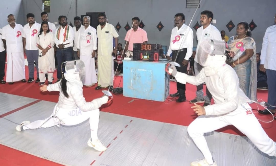 வாள் வீச்சு போட்டி