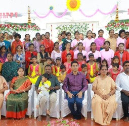 அனுப்பர்பாளையம் மரியாலய பெண் குழந்தைகள் இல்லத்தில் குழந்தைகளுக்கு தீபாவளி பொருட்கள்