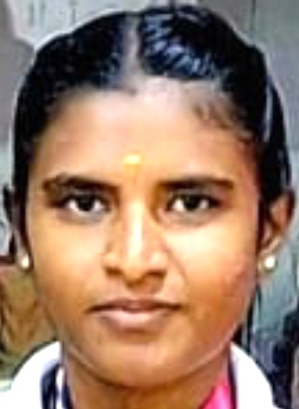 சிலம்பத்தில் தங்கம் வென்ற மாணவி