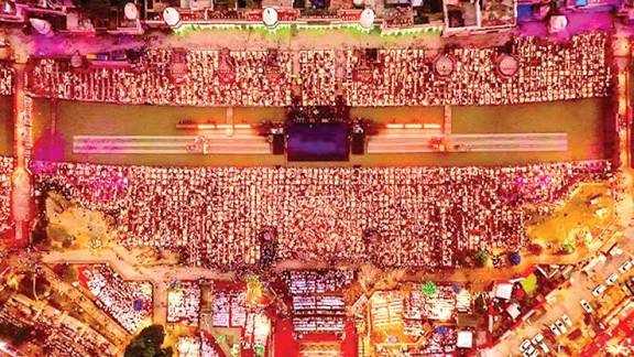 தீபாவளி பண்டிகையால் ஜொலித்தது அயோத்தி: 29 லட்சம் விளக்குகள் ஏற்றி உலக சாதனை