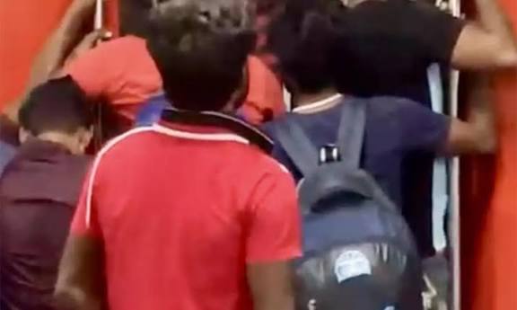 முன்பதிவு பெட்டிகளில் வட மாநில பயணிகள் ஏறும் விவகாரம்: தெற்கு ரெயில்வே அதிரடி உத்தரவு