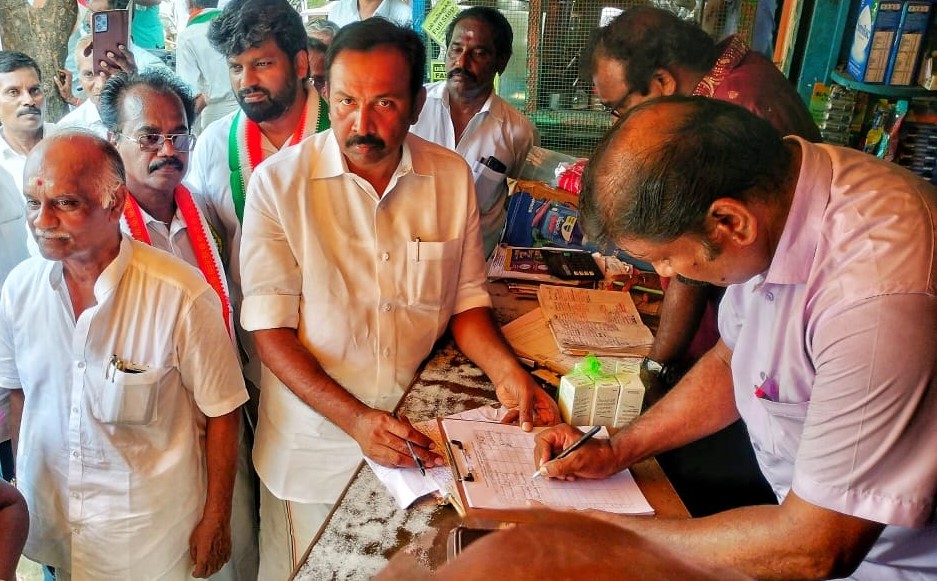 தேர்தல் ஆணையத்தை கண்டித்து கையெழுத்து இயக்கம்