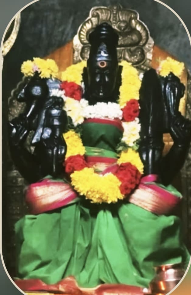 உக்கல் அருள்மிகு மடாவளம் ஸ்ரீ காமாட்சி அம்பாள் கோயிலில் மூன்றாம் பிறை சந்திர தரிசனம்: