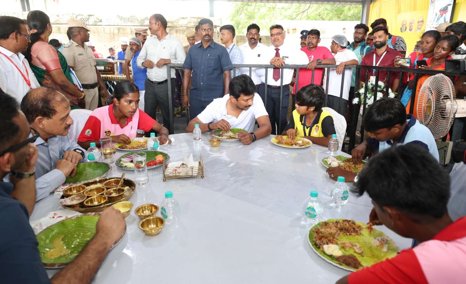 வீரர் - வீராங்கனையருக்கு வழங்கப்படும் உணவு வகைகளை துணை முதல்வர் உதயநிதி ஆய்வு
