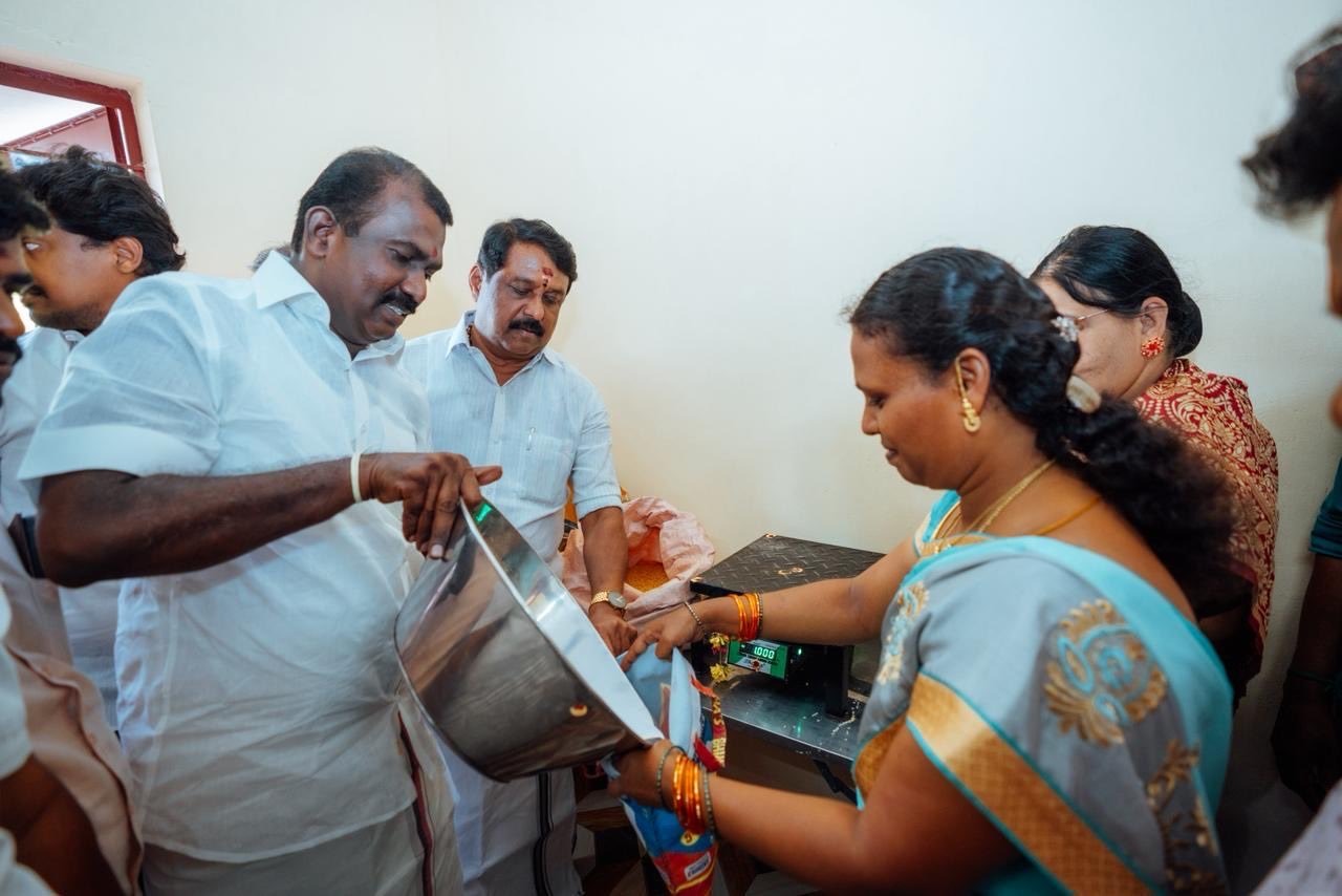 நியாய விலைக் கடை கட்டிடத்தை நயினார் நாகேந்திரன் திறந்து வைத்தார்