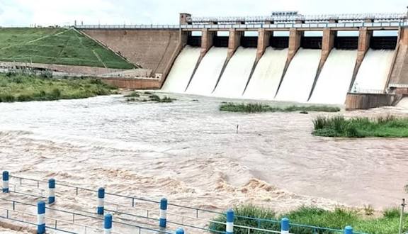 வைகை அணையில் உபரி நீர் வெளியேற்றம்: 5 மாவட்ட கரையோர மக்களுக்கு வெள்ள அபாய எச்சரிக்கை