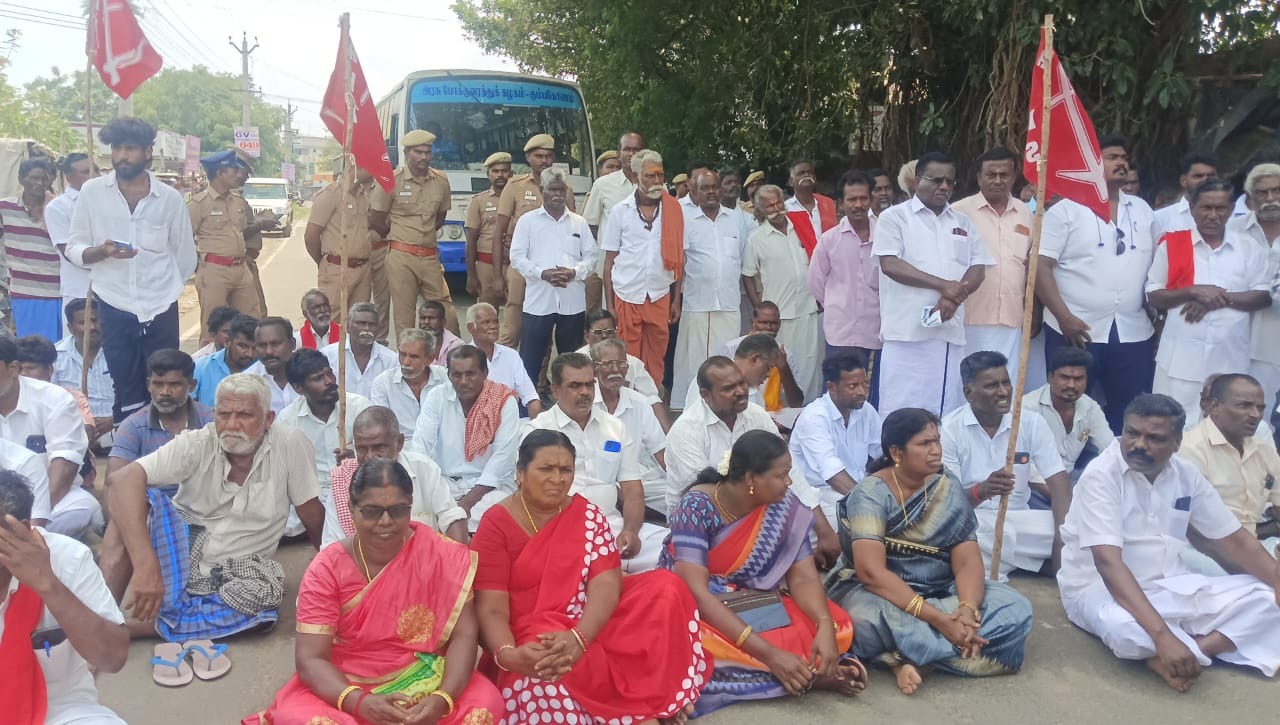 கோட்டூரில் இந்திய கம்யூனிஸ்ட் கட்சியினர் சாலை மறியல்