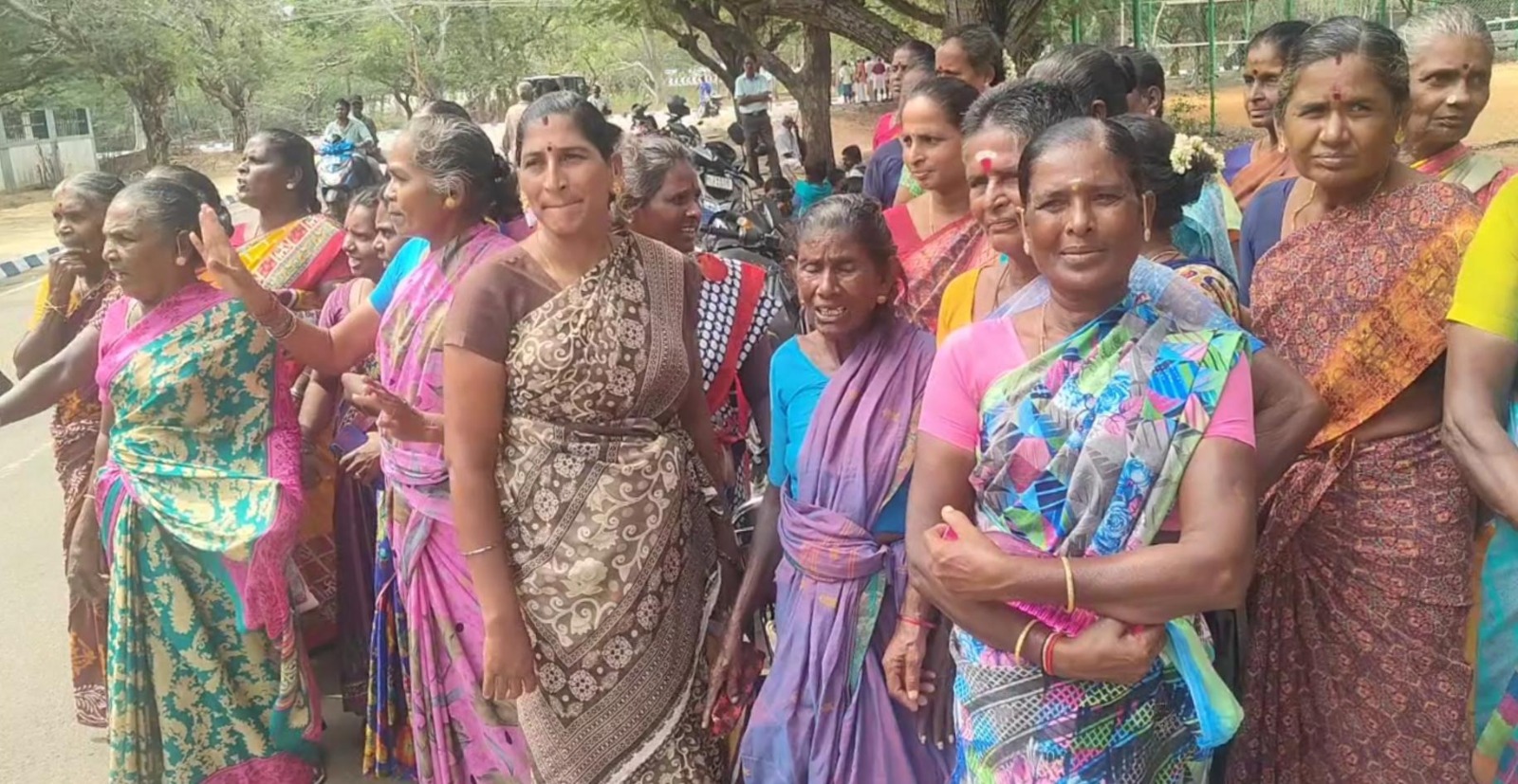 50-க்கும் மேற்பட்ட பெண்கள், தங்கள் கிராமத்துக்கு பேருந்து வசதி கோரி ராமநாதபுரம் கலெக்டரிடம் நேற்று மனு