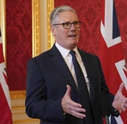 திறமையான வெளிநாட்டவர்களுக்கான விசா கட்டணத்தை ரத்து செய்ய இங்கிலாந்து பரிசீலனை?